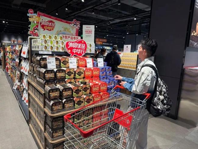 不出口美國(guó)了 上海市民瘋狂“撿漏” 外貿(mào)優(yōu)品熱銷