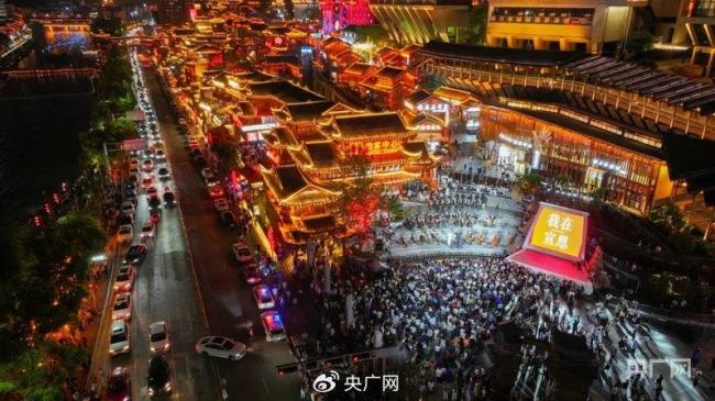 文旅局长回应让游客住自己家 善举获赞