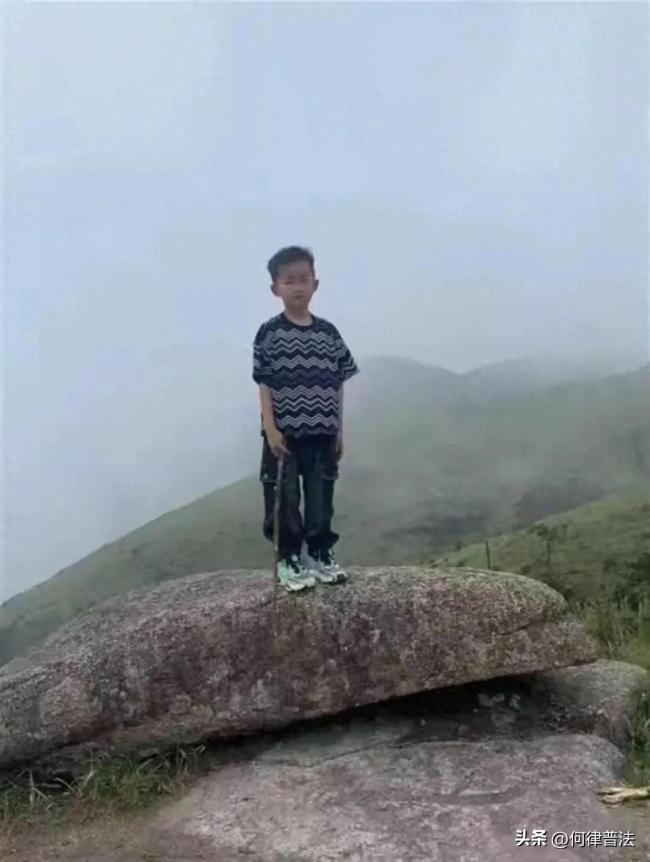 福建8歲男童在山頂走失