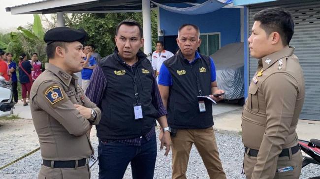 51歲泰國女子腳踏6條船被殺害 情殺案震驚當(dāng)?shù)?/></p><p>警方初步判斷,，嫌疑人帕查拉因不滿死者另結(jié)新歡而萌生殺機,。目前案件仍在進一步調(diào)查中，待兇嫌身體狀況穩(wěn)定后將面臨謀殺指控,。</p>
            </div>
            <!-- /qudao/etc/endpage/ep_pagetop.shtml Start -->
<div   id=