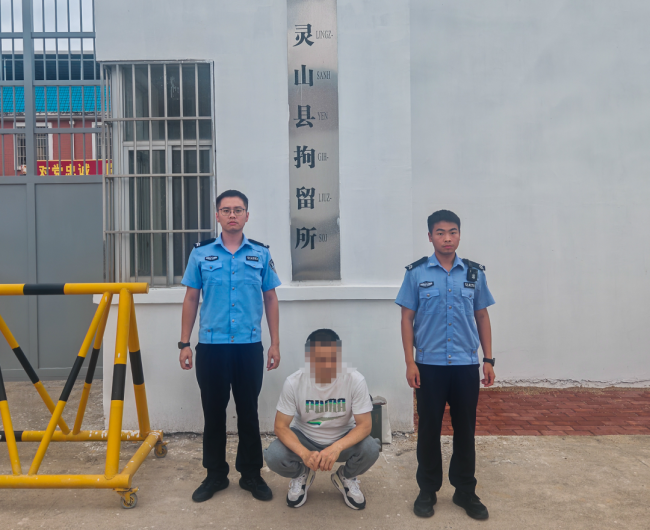 欽州一男子二次酒駕被查,！罰款+拘留+吊銷駕照
