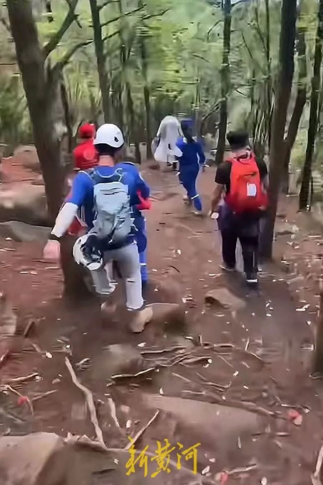 8歲男孩在山中走失已超48小時(shí),，有游客曾偶遇