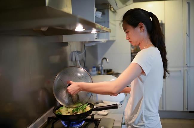 上門做飯服務(wù)為何能在短時間內(nèi)成為高收入職業(yè) 千億市場悄然崛起