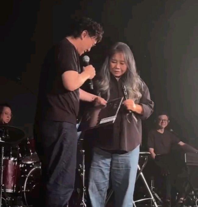 陳奕迅成功追星陳小霞：從粉絲到黃金搭檔的傳奇故事