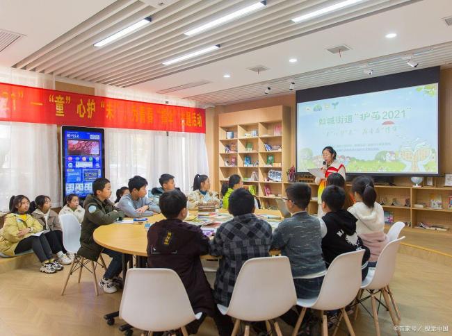 学生班级搞孤立老师坚定停课惩治 家校社联动治本之道