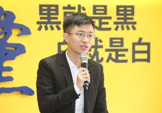 “大罷免”作業(yè)致學(xué)生退課只剩六人
