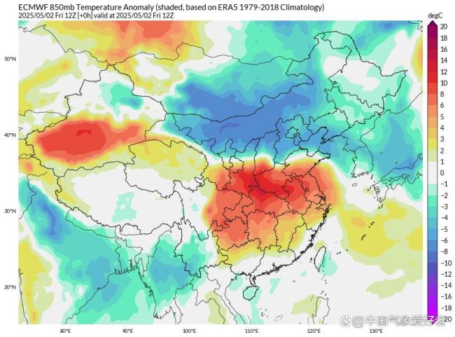 西安閃電在夜空炸裂亮如白晝,，網(wǎng)民說(shuō)他拍到龍,，專家回應(yīng)：可能小需研究