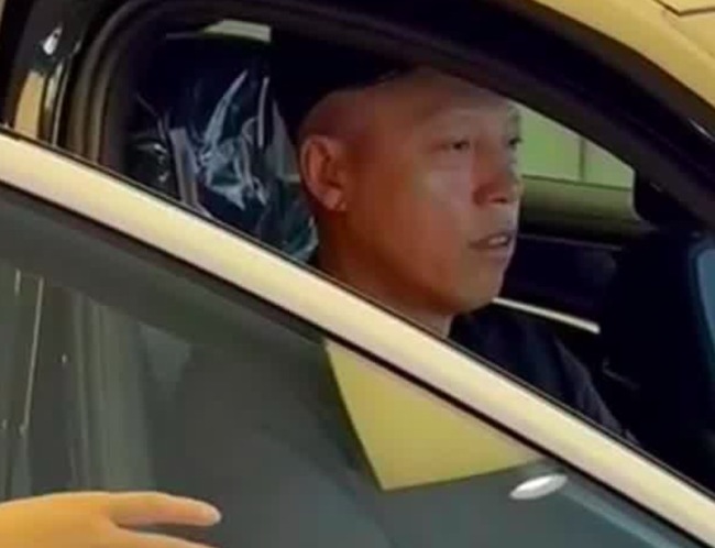 男子花38萬全款送給父親一輛奧迪：一直舍不得買，為了實(shí)現(xiàn)爸爸的愿望攢錢好多年