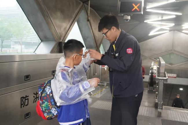 截至今日8時(shí)30分,，受降雨影響，北京公交4條線(xiàn)路停駛 雨勢(shì)持續(xù)影響交通