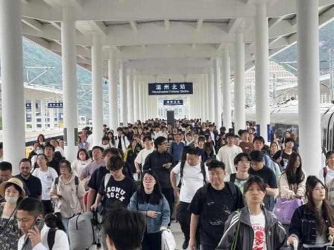 杭溫高鐵月票發(fā)售 新型票制便利通勤