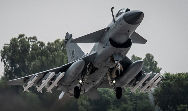 為何印巴空戰(zhàn)主角是殲-10CE加PL-15E 遠(yuǎn)程空戰(zhàn)優(yōu)勢解析
