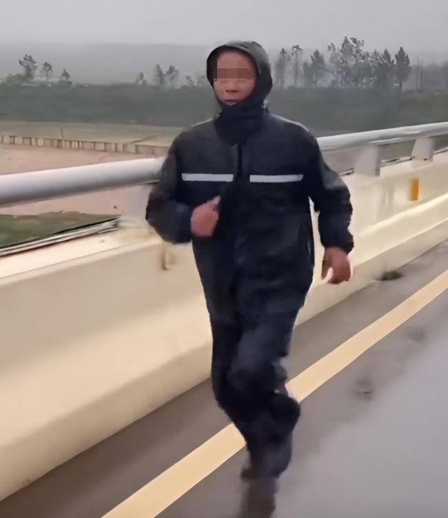 高武出事當(dāng)天雙胞胎哥哥感覺諸事不順 悲痛欲絕白發(fā)一夜