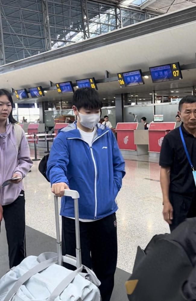 国乒全体启程奔赴多哈 备战世乒赛冲击五冠