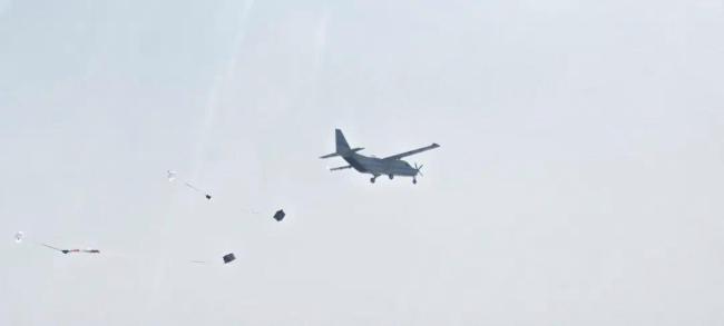 中国完成无人机自主空投货物测试