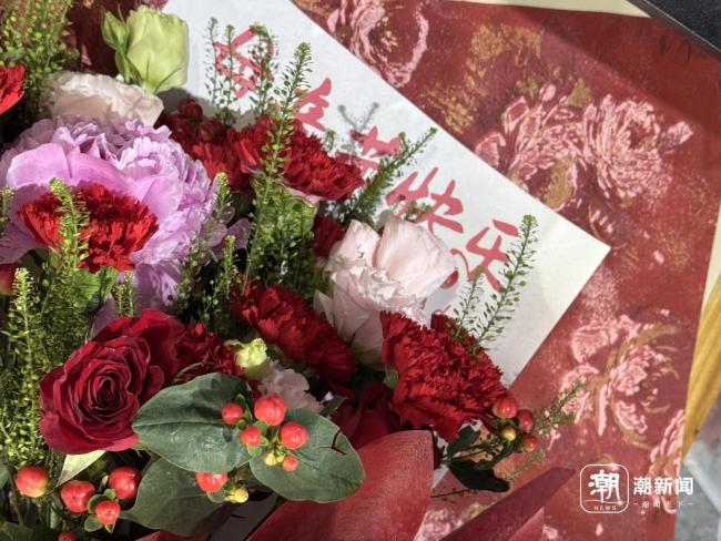 杭州年輕人的母親節(jié)過法太超前了 鮮花與蛋糕預(yù)訂熱潮