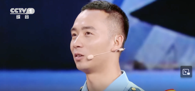 長(zhǎng)大后我就成了你 從被救到同行,！汶川地震追空投的男孩已成空降兵