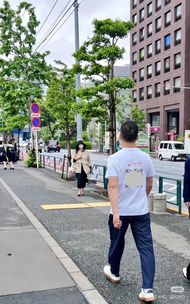 網(wǎng)友偶遇劉強東穿豬豬俠T恤 京東外賣新招引熱議