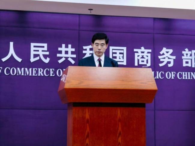 解决经贸问题不能只靠谈判 需诚意与行动相向而行
