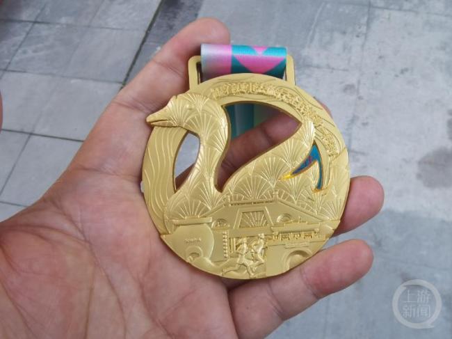 博主跑完半馬問(wèn)鹵鵝哥為啥不投喂 鹵鵝元素成亮點(diǎn)