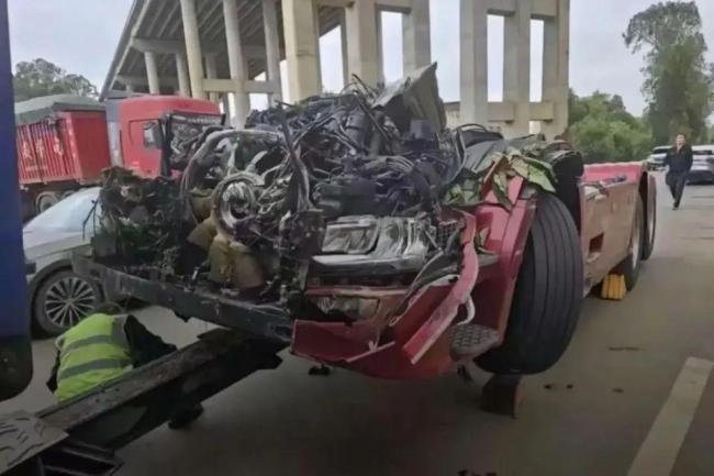 網(wǎng)紅卡車司機(jī)突發(fā)車禍遇難 粉絲悼念引發(fā)關(guān)注