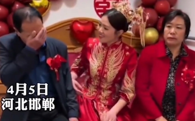 女兒結婚上轎爸爸哭得仿若孩子 父愛深沉觸動人心