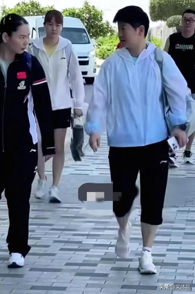 國(guó)乒更換新隊(duì)服 比之前的黃色“外賣服”更顯時(shí)尚