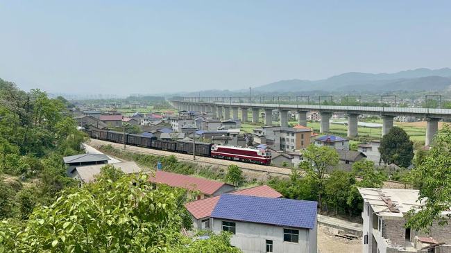 湘西一村莊累發(fā)17起軌道事故 安全隱患亟待解決