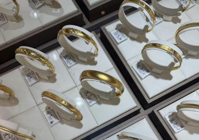 金價又崩了