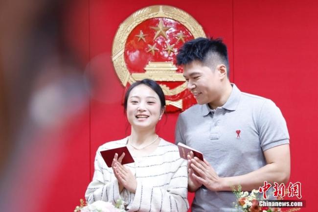 多地登記結(jié)婚預(yù)約爆滿