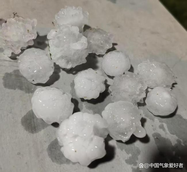 深紫色回波！北京出現(xiàn)鴨蛋大冰雹,，為什么30度熱天還能下大冰雹,？ 