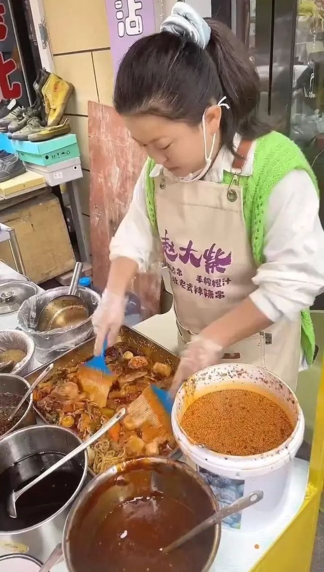 央视冠军歌手回老家摆摊照顾父亲 放弃演艺事业陪伴家人及阿根廷将手机关税从16%降