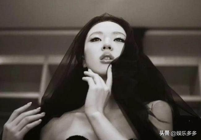 單依純在《歌手》發(fā)布會上打瞌睡 00后松弛感引熱議