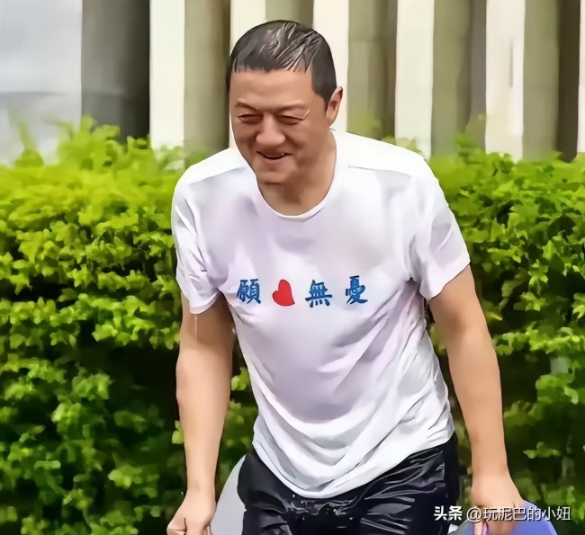 李亞鵬妻子稱經(jīng)濟(jì)不好要換小房子 昔日富豪今朝落魄
