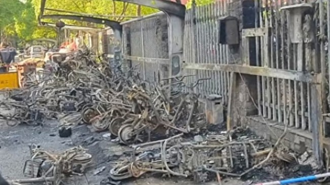 小區(qū)非機動車停車區(qū)起火 多車成空殼