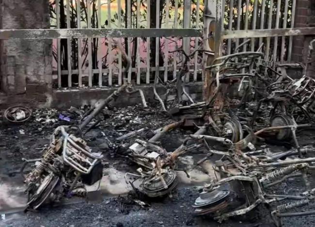 上海一地多輛非機(jī)動(dòng)車被燒毀 火災(zāi)未致人員傷亡