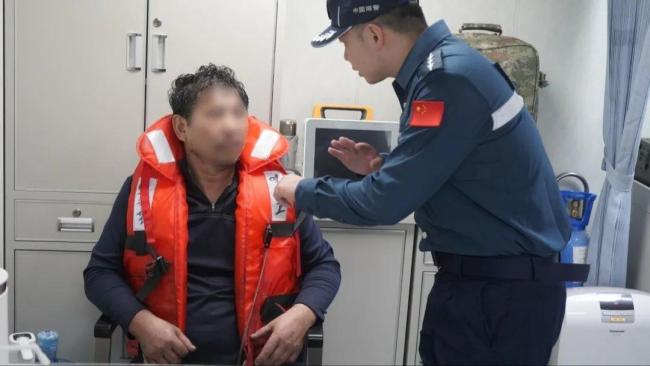 8名外籍漁民遇險 中國海警局成功救助