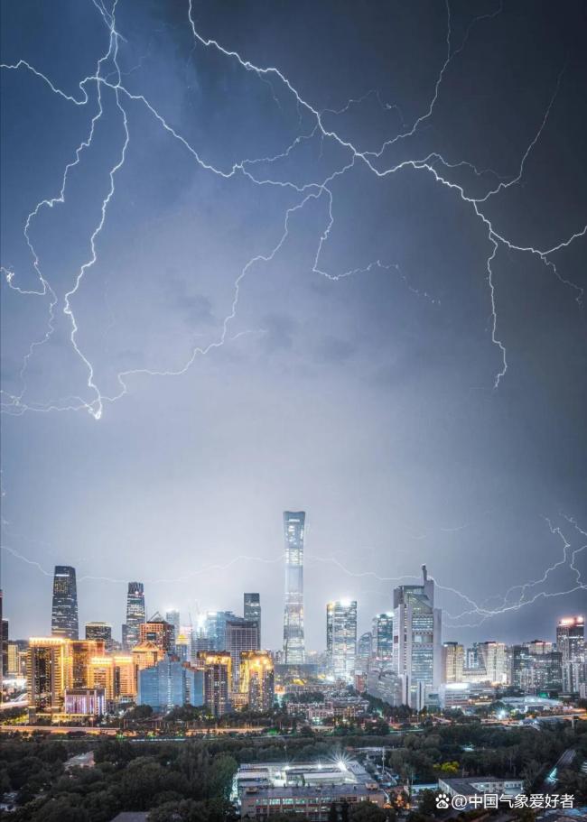 大暴雨冰雹来了：新冷涡将激发北方狂风雨雪，40度以上高温和桑拿天酝酿
