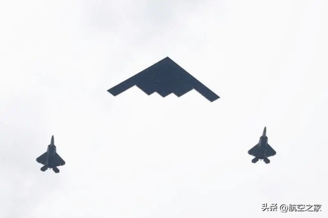 专家谈美军F-55与“超级猛禽”浮现 新旧机型升级并行