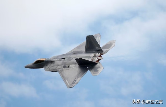 专家谈美军F-55与“超级猛禽”浮现 新旧机型升级并行