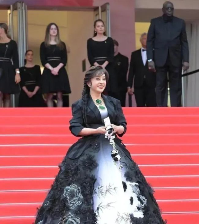 刘晓庆“逃税”举报人发声 再陷税务风波