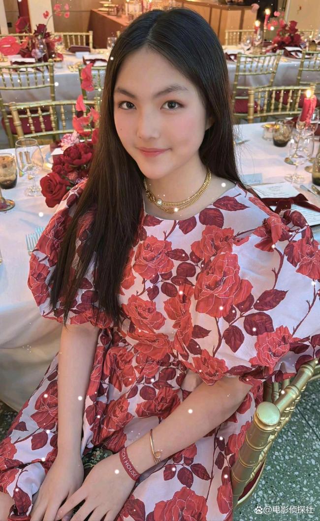 李湘带女儿王诗龄参加英国皇室聚会 贵气不输公主