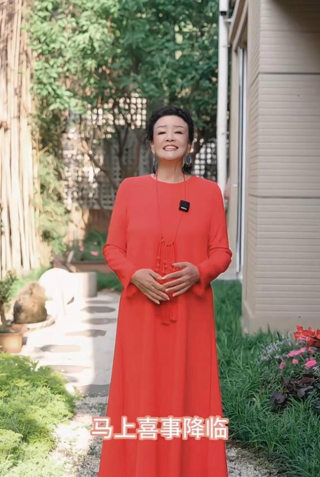 張?zhí)m緋聞男友現(xiàn)身汪小菲婚禮 揭秘婚禮細(xì)節(jié)與婆媳情深