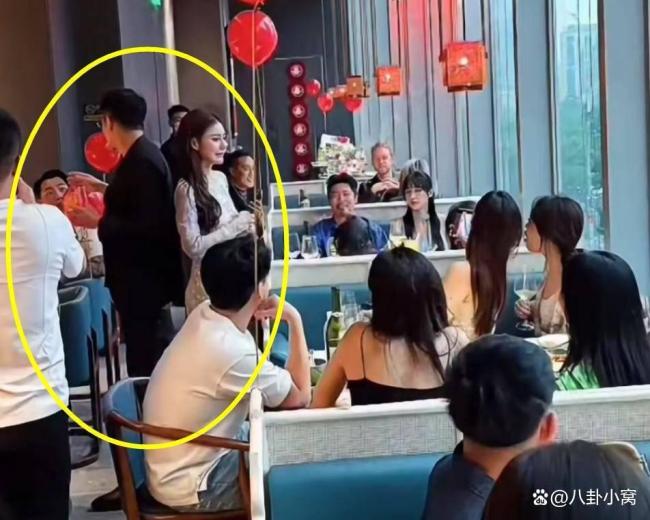 汪小菲馬筱梅穿中式婚服熱情打招呼 低調(diào)婚禮溫馨啟幕