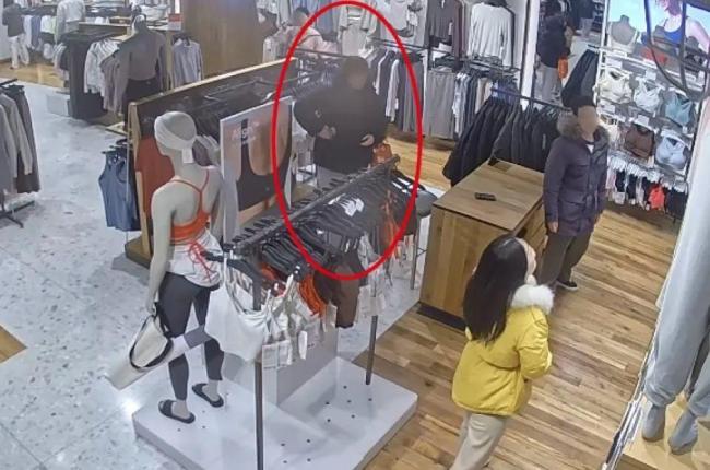 健身教練因太喜歡lululemon連偷11件熱門款 癡迷成盜
