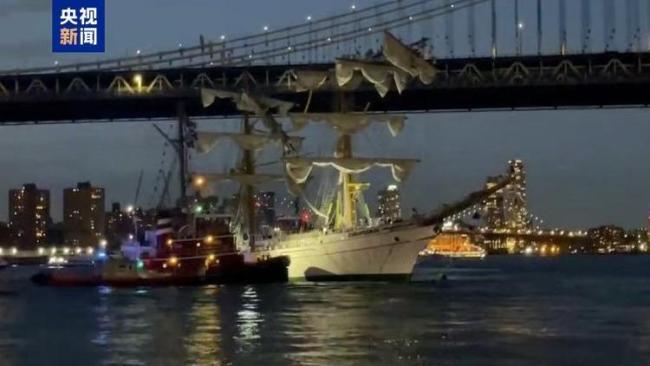 載277人墨西哥海軍帆船在紐約撞橋