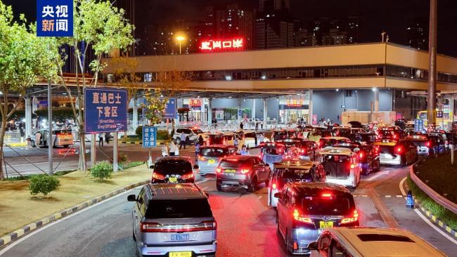 深圳邊檢今年出入境人數(shù)破億 提前24天達(dá)成