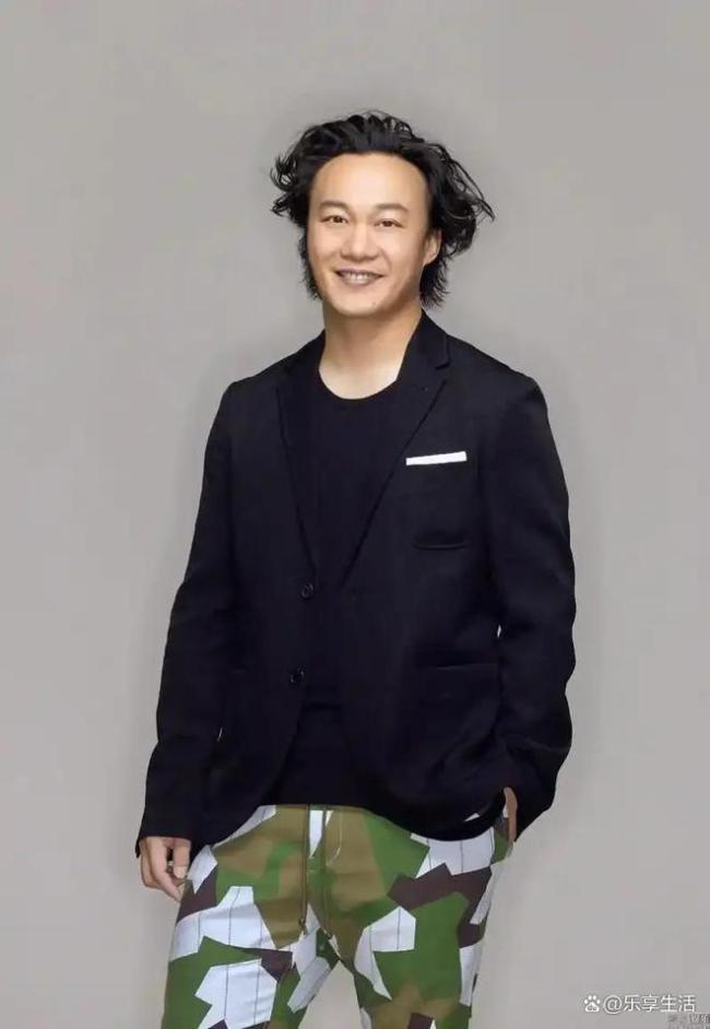陳奕迅曬照?qǐng)?bào)平安：復(fù)活后先吃肉幽默反擊謠言