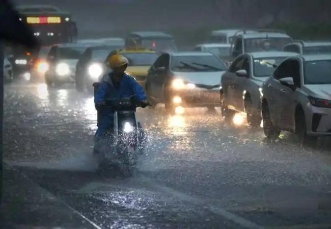 廣東北部等地部分地區(qū)有大暴雨 警惕地質(zhì)災(zāi)害