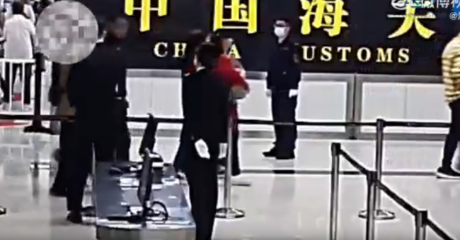 海關(guān)如何識破衛(wèi)生巾藏鉆石手法 走私案值逾27萬