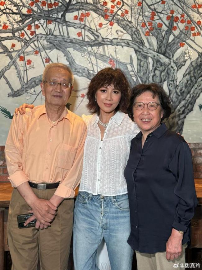 劉嘉玲回蘇州參加同學會 歡度六十生日
